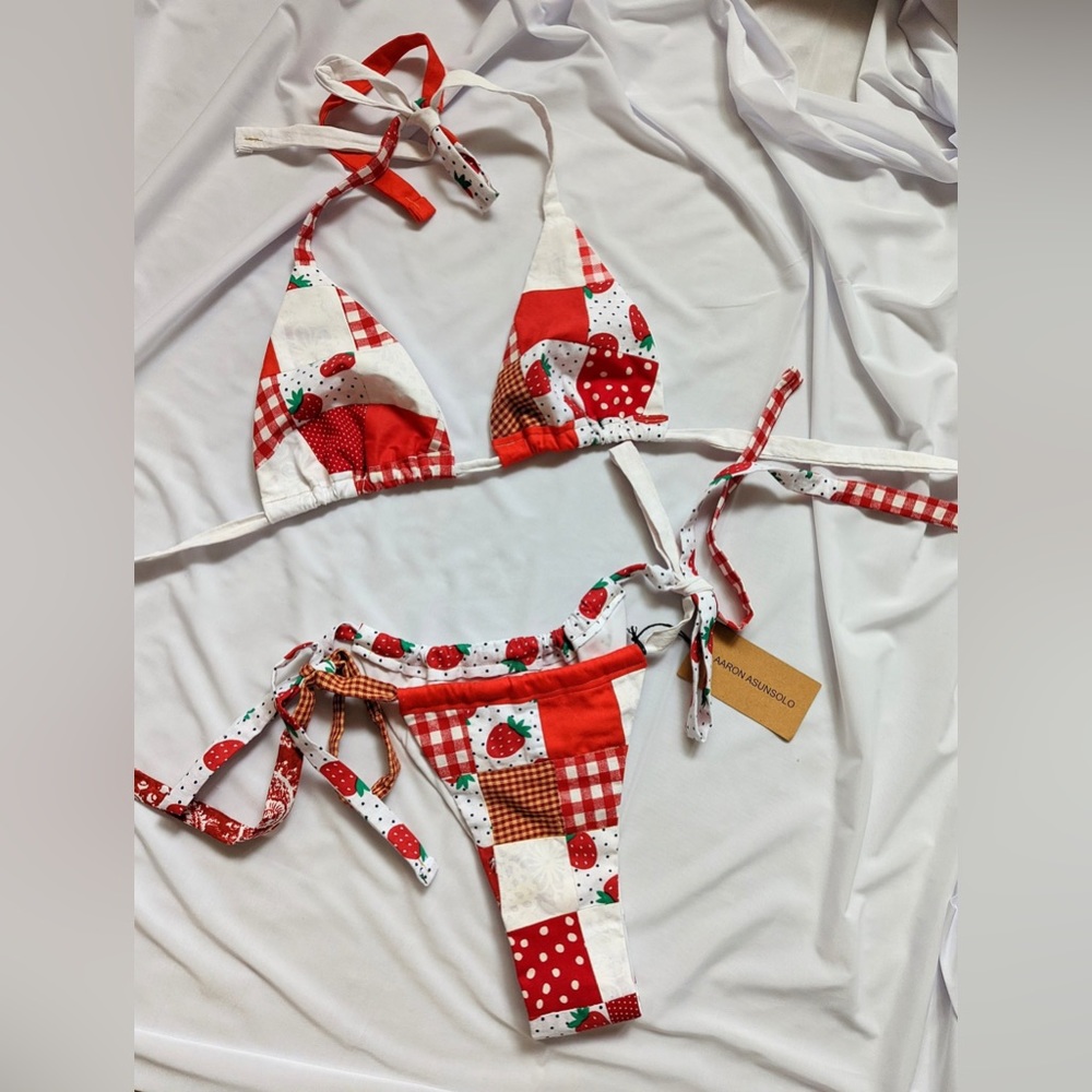New handmade gingham bikini w/ tags never worn🍓
